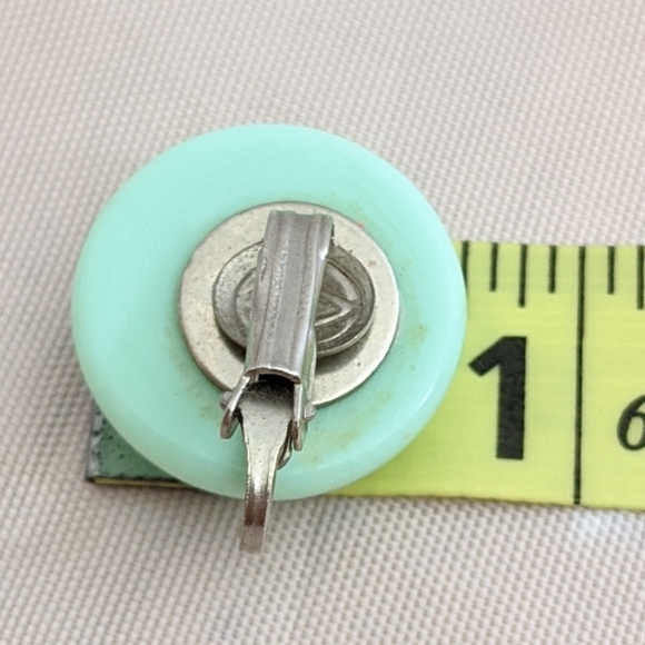 Vintage Mid Century Green & Silver Clip Earrings - Picture 2 of 3
